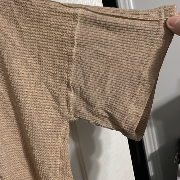 NWOT Boutique Purchased hooded s/s waffle knit tan high low top - Picture 4 of 5